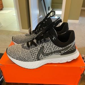 Nike women’s react infinity flyknit shoes size 9.5